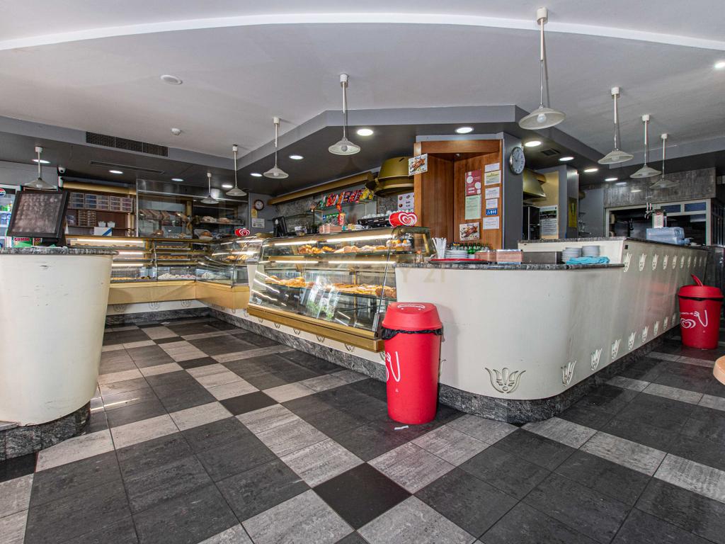 Pastelaria fabrico próprio, com 185m² e esplanada. - Image 6