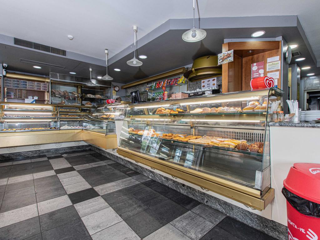 Pastelaria fabrico próprio, com 185m² e esplanada. - Image 8