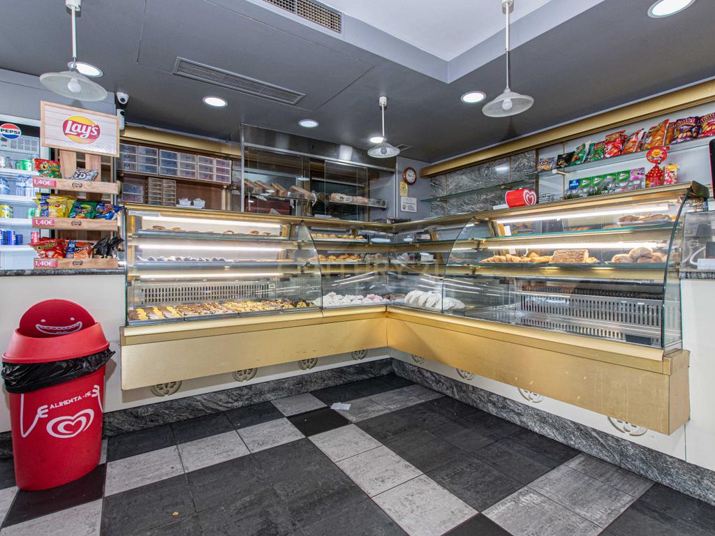 Pastelaria fabrico próprio, com 185m² e esplanada. - Image 7