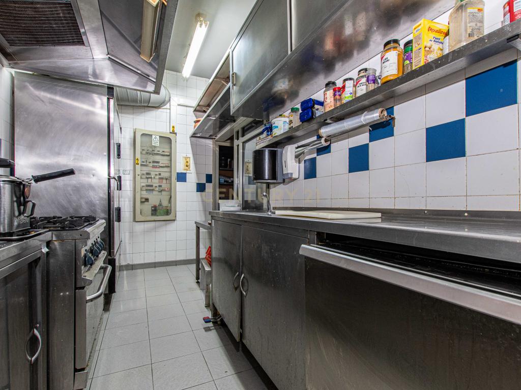 Pastelaria fabrico próprio, com 185m² e esplanada. - Image 18