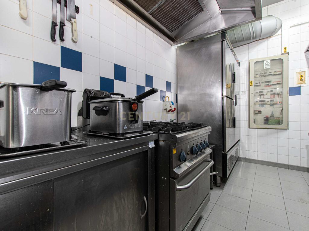 Pastelaria fabrico próprio, com 185m² e esplanada. - Image 16