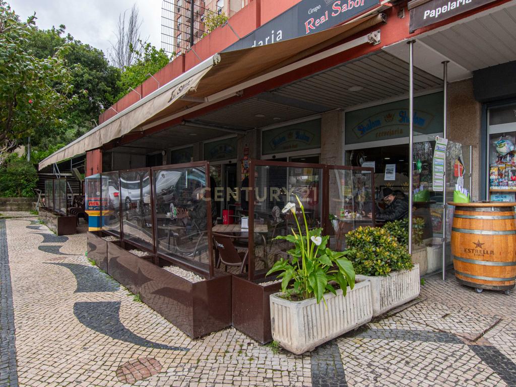 Pastelaria fabrico próprio, com 185m² e esplanada. - Image 1