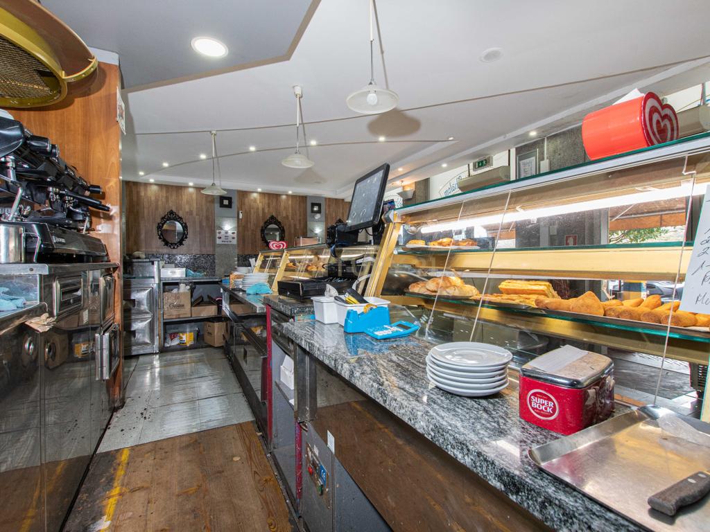 Pastelaria fabrico próprio, com 185m² e esplanada. - Image 13