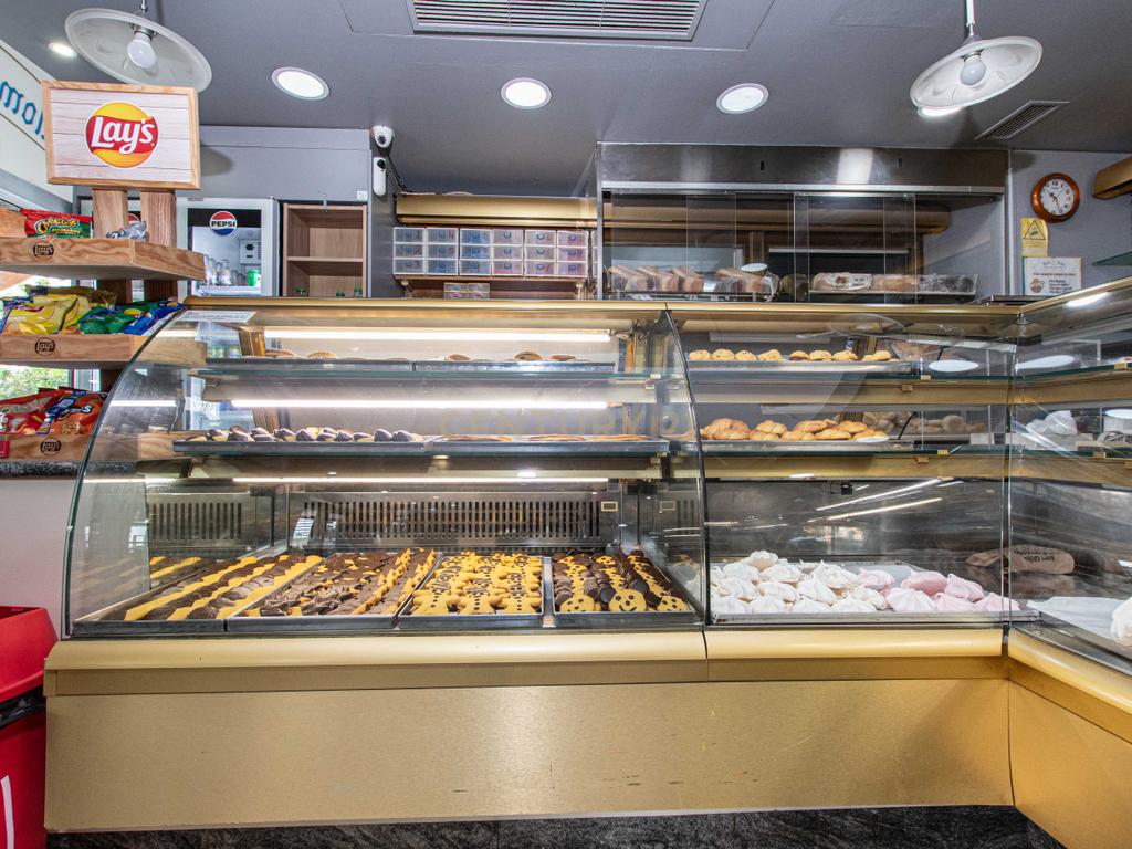 Pastelaria fabrico próprio, com 185m² e esplanada. - Image 9