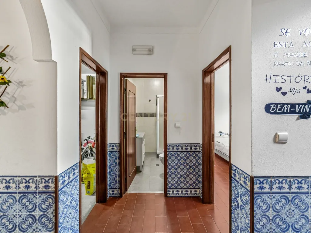 MORADIA T5 COM GARAGEM E PISCINA, 327 M² DE TERRENO PARA USUFRUIR - Image 17