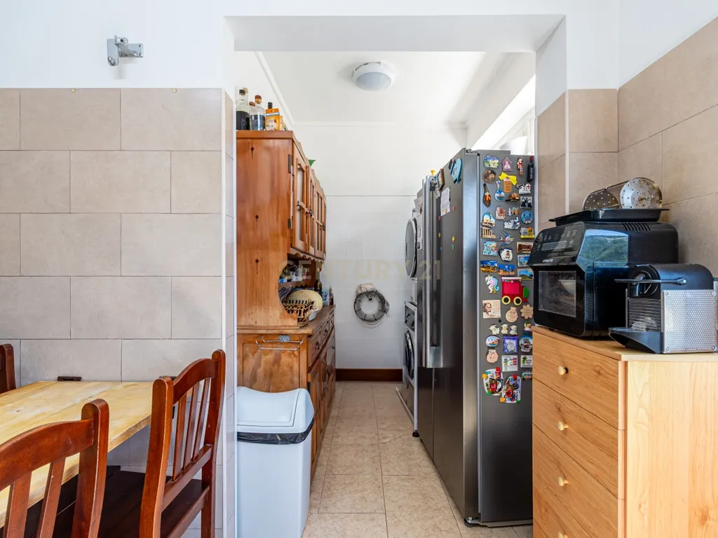 Apartamento T3 em Caneças com Vista e Luz Natural - Image 3
