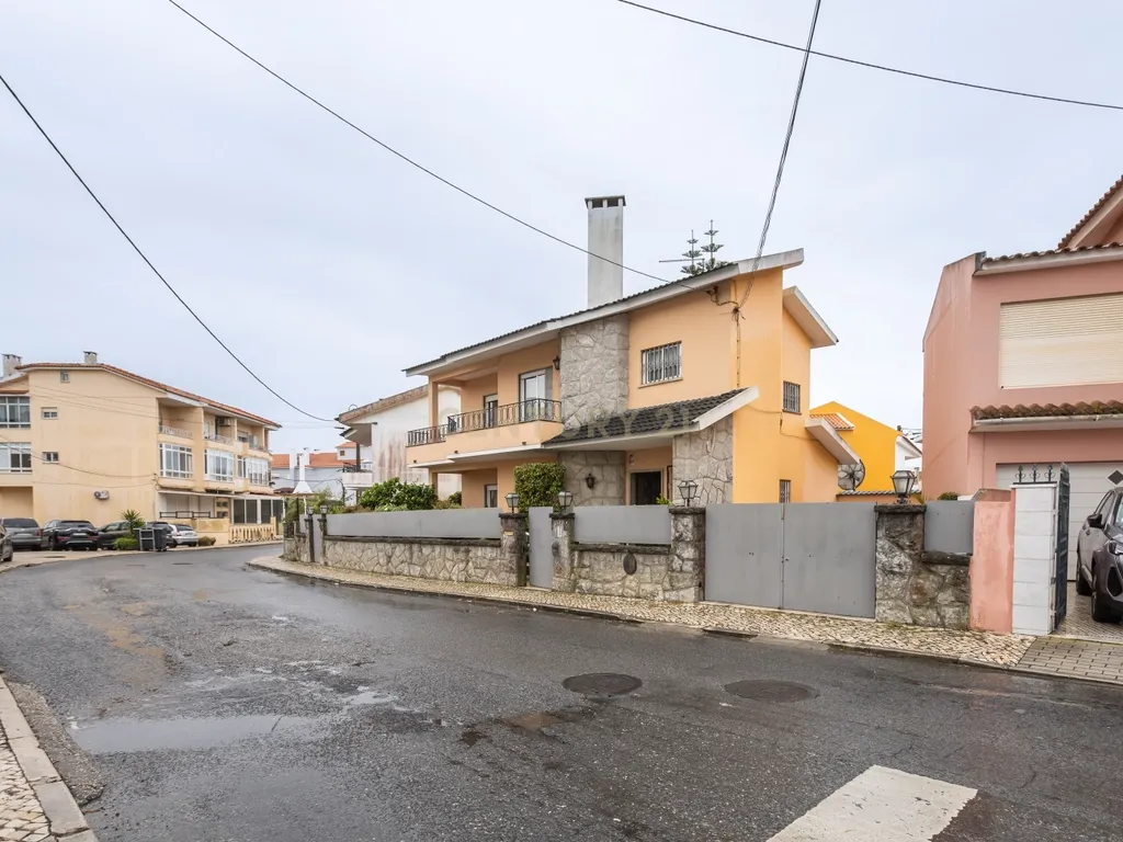 Moradia T5 com cave, garagem e espaço exterior na Madorna - Parede - Cascais - Image 4