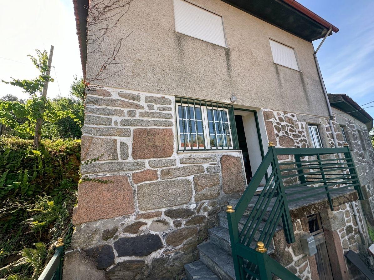Fotografia 12 de Casa T3 "Pronta a Entrar" em Covelo do Gerês | O Seu Refúgio ao Preço de Saldo