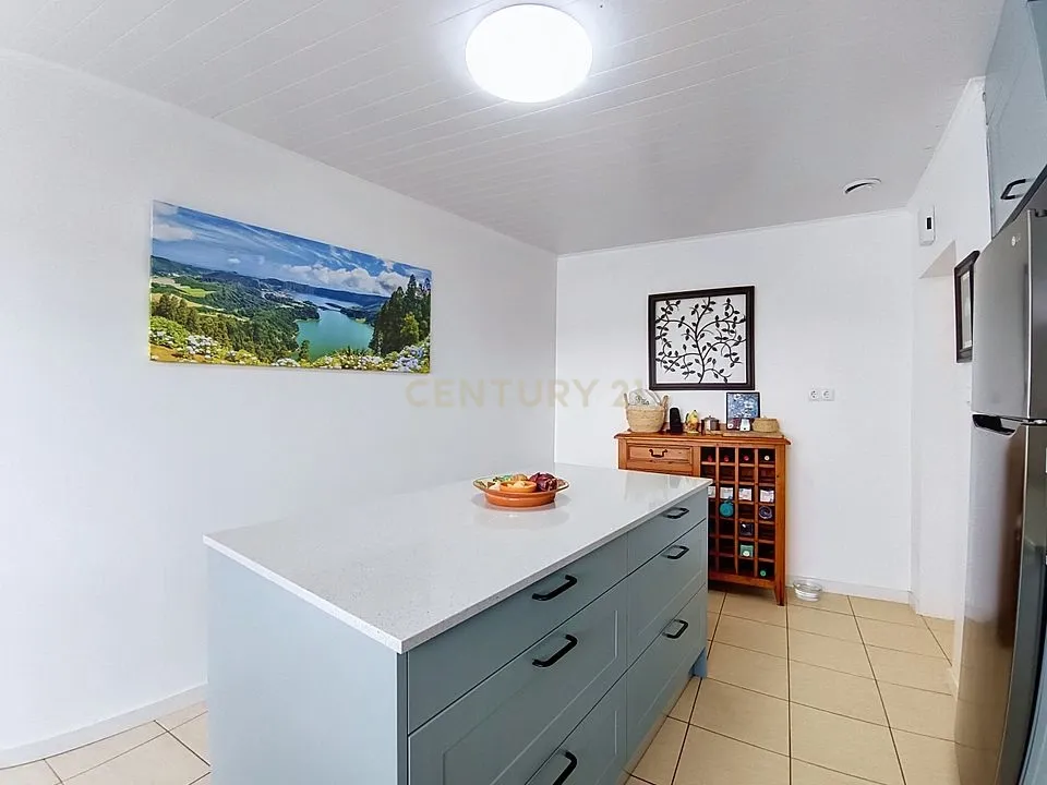 Moradia T2 no Centro da Vila do Nordeste | Jardim e Excelente Potencial de Investimento - Image 23