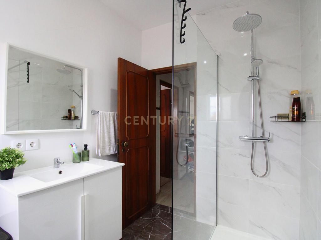 Apartamento T2 Quinta do Conde - Image 13