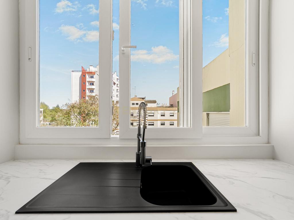 Apartamento T3 Totalmente Renovado - Image 11