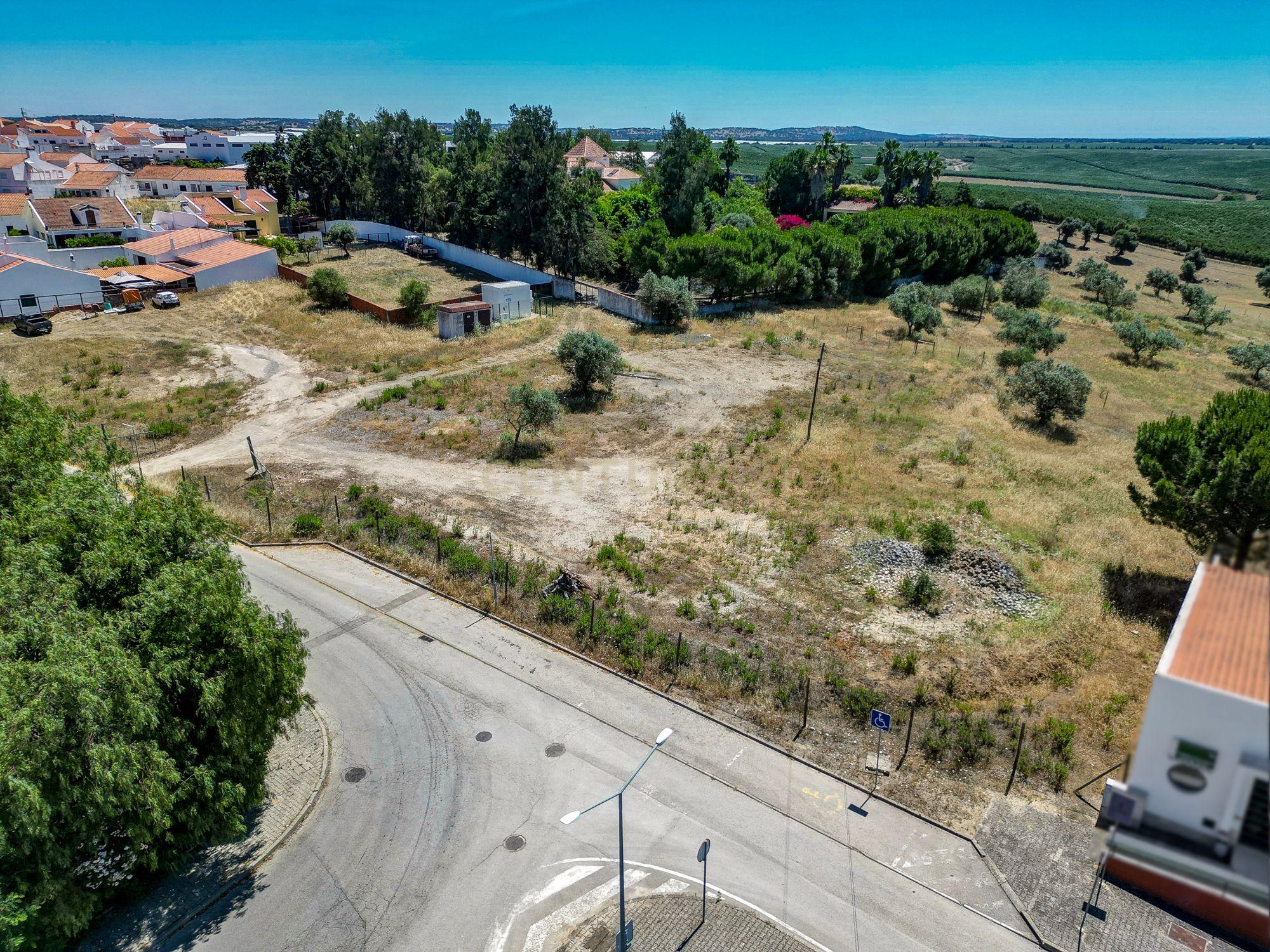 Fotografia 4 de Terreno Urbano com 2.500 m², capacidade construção de 1.500m2, habitacional