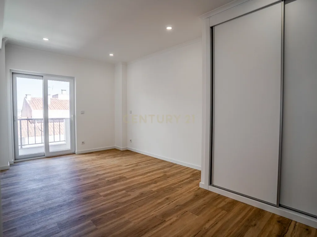 Apartamento T3 Totalmente Renovado | Centro de Caldas da Rainha - Image 24