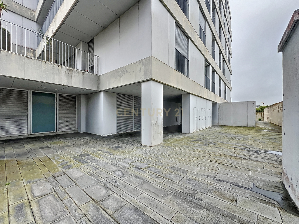 Excelente T2 com Bons Acabamentos e Acesso Rápido ao Centro Ponta Delgada! - Image 4