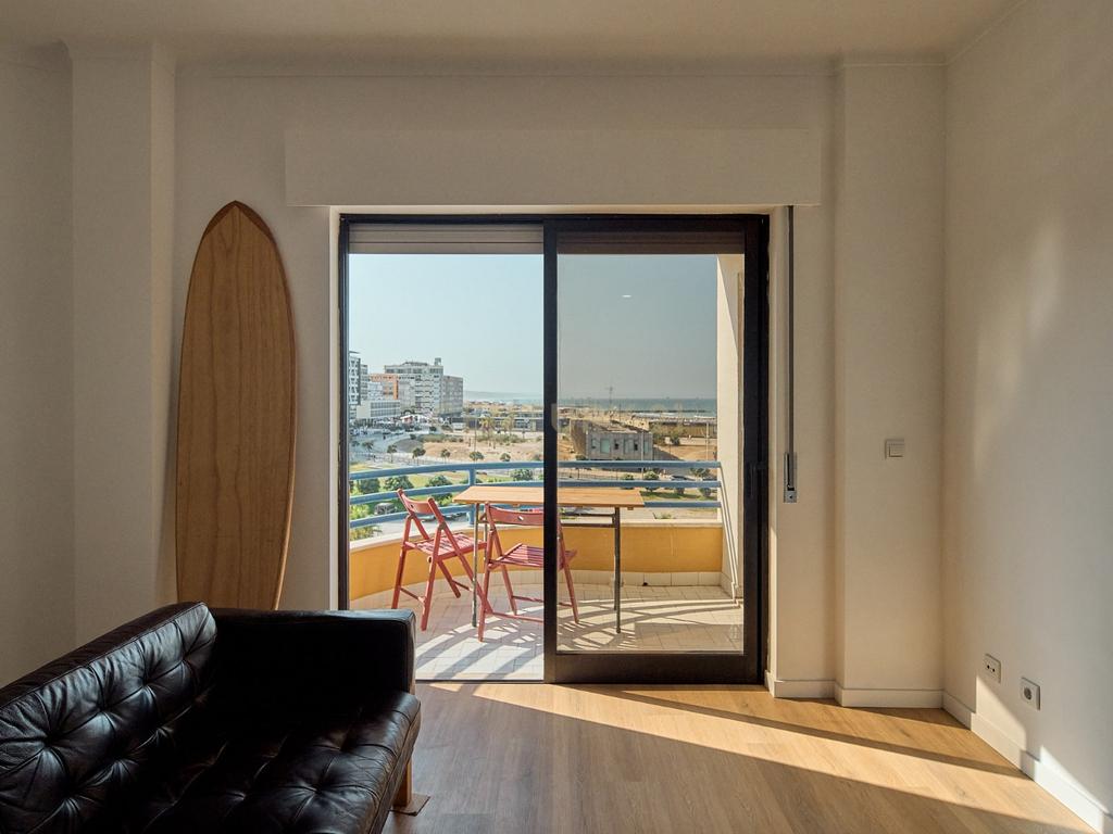 Apartamento T1  Renovado com Vista Panorâmica Costa da Caparica - Almada - Image 8