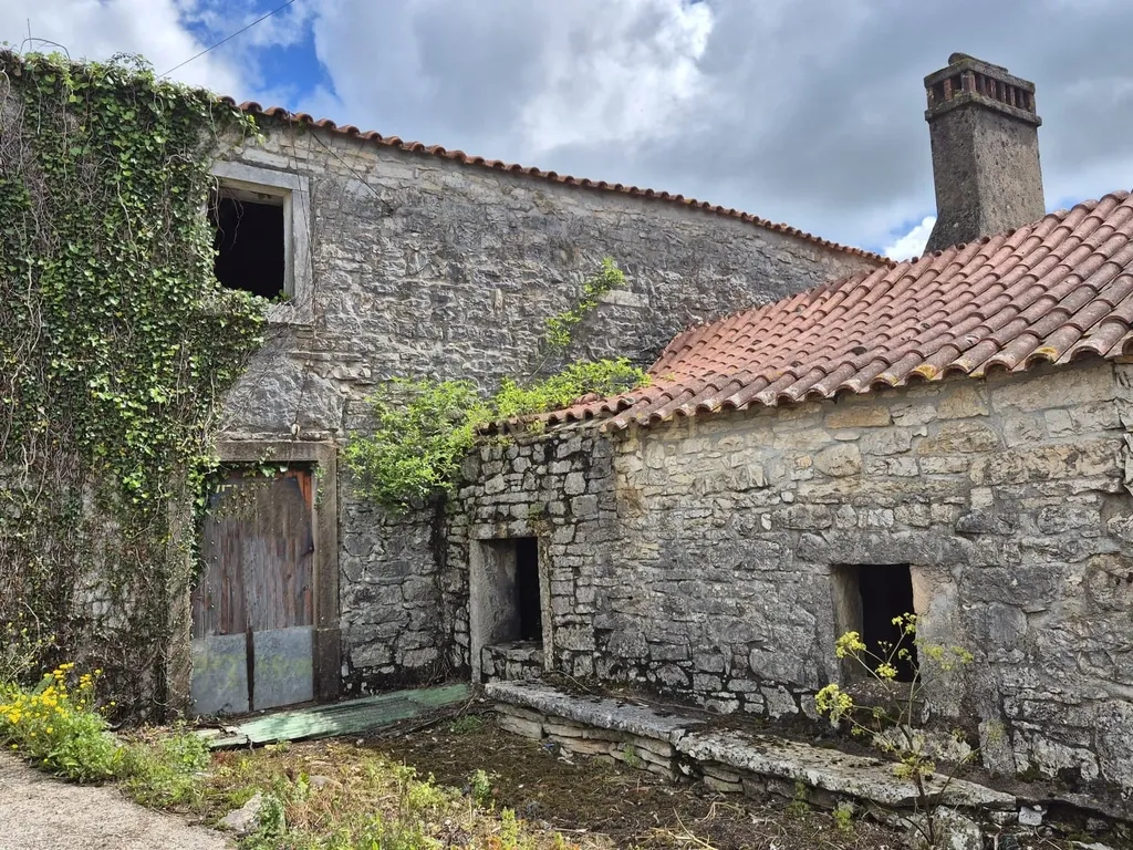 Oportunidade Única - Refúgio com vista para a Serra de Sicó, em Cotas, Pombalinho. - Image 1