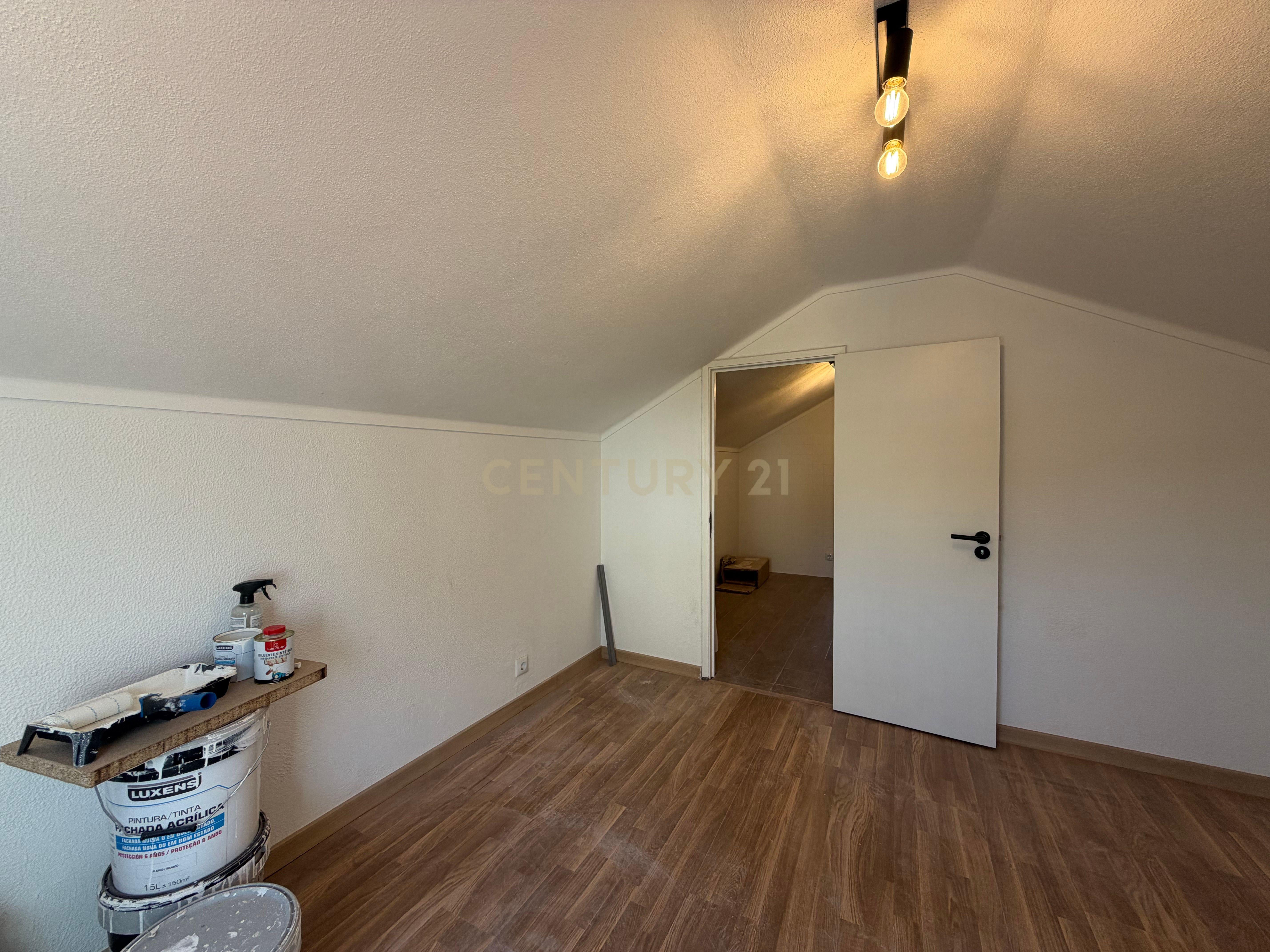 Fotografia 3 de Apartamento T1 em Sesimbra (Castelo), Remodelado, com Terraço