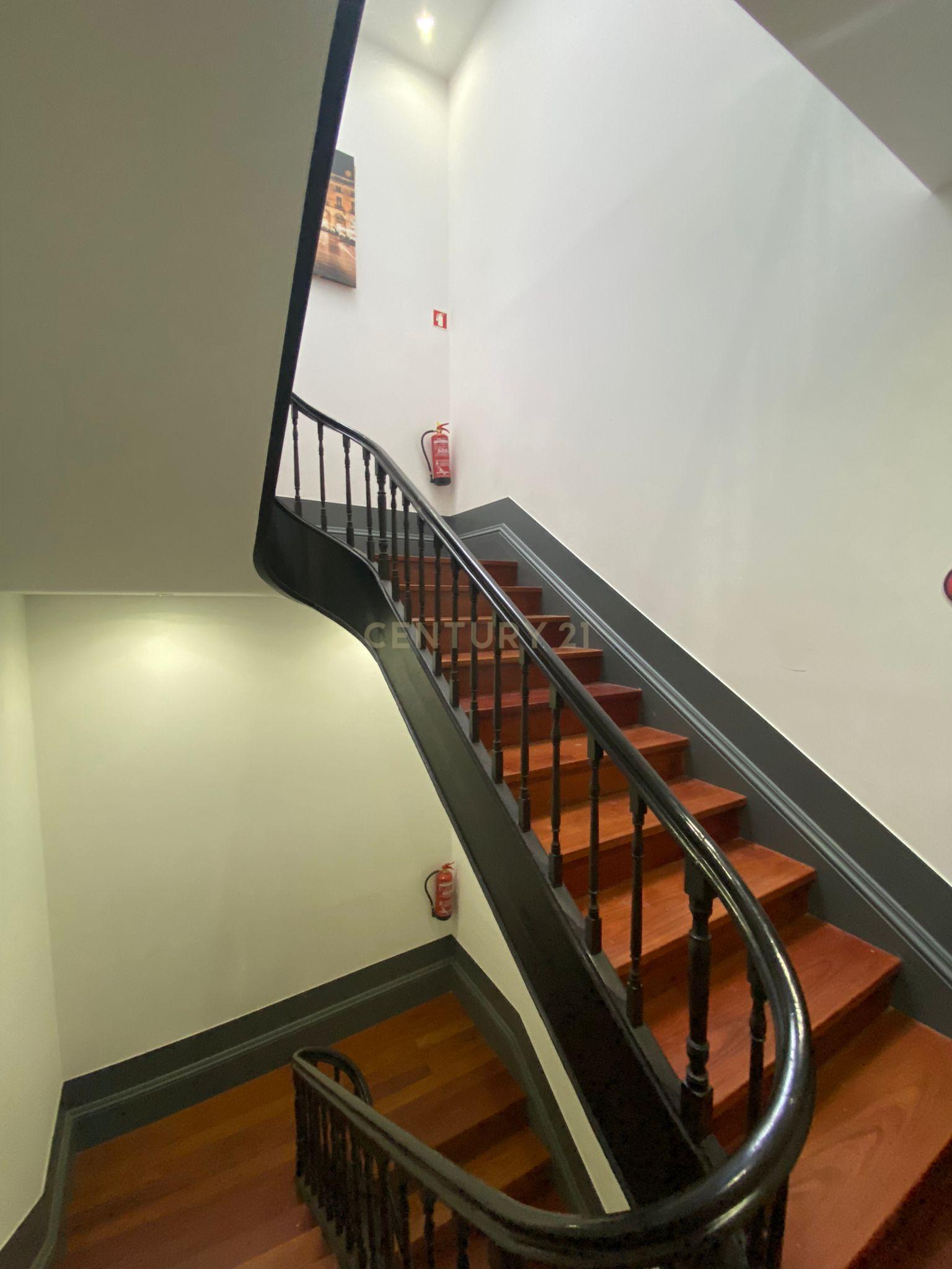 Estúdio no Centro do Porto com Licença AL - Image 16