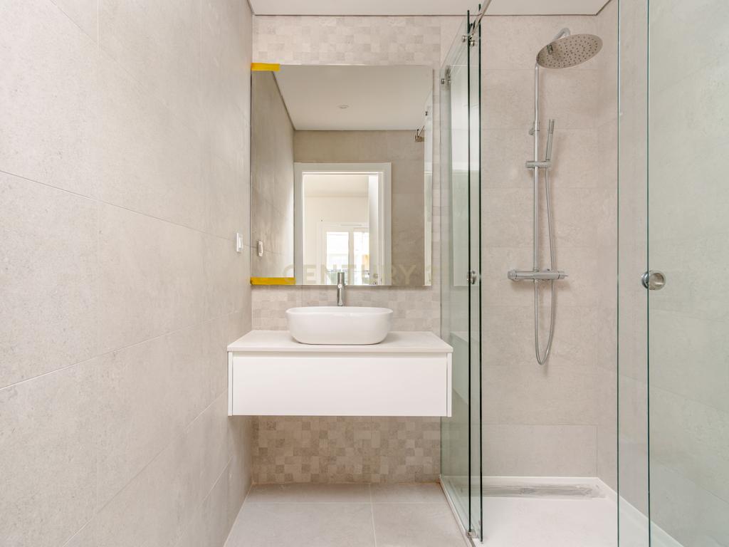 Exclusiva Penthouse T4 inserida num Empreendimento em Almada - Image 24