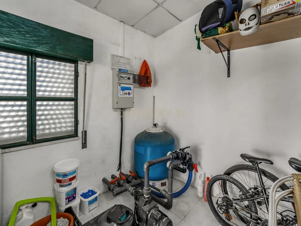 MORADIA T5 COM GARAGEM E PISCINA, 327 M² DE TERRENO PARA USUFRUIR - Image 29