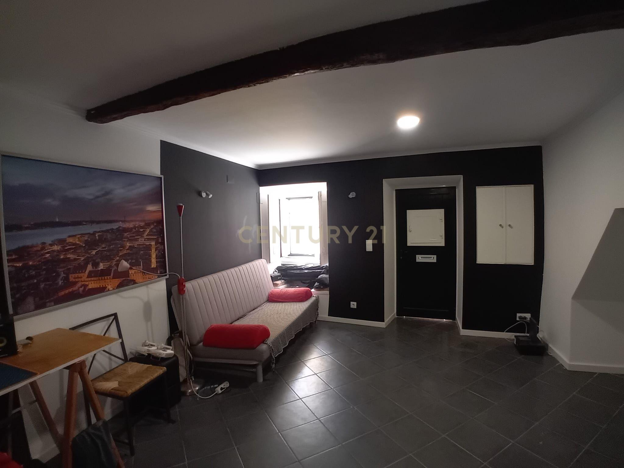 Apartamento T1 à Venda na Calçada do Castelo Picão, Lisboa - Image 3