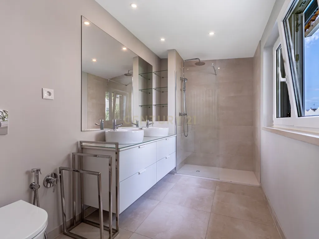 Moradia Unifamiliar T5 em Carcavelos - Image 22