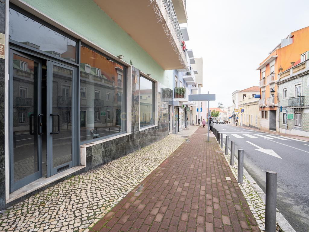 Loja Centro Histórico de Oeiras, com Parqueamento - Image 4