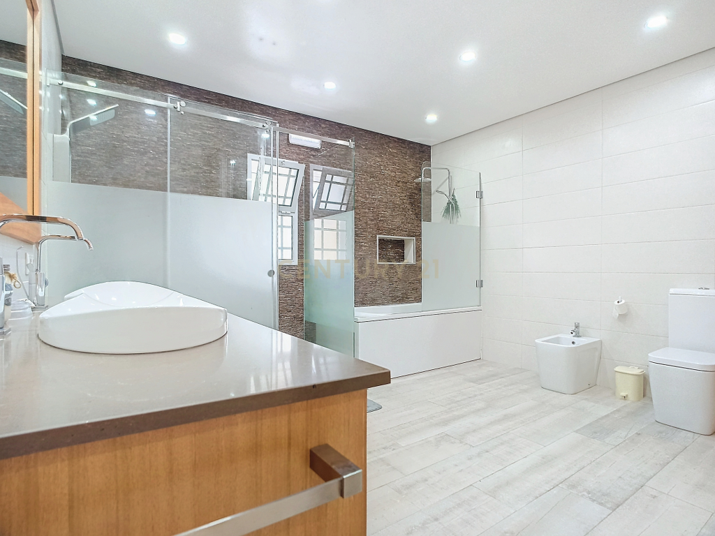 Moradia T4 com Vista Mar | Ajuda da Bretanha | São Miguel - Image 8
