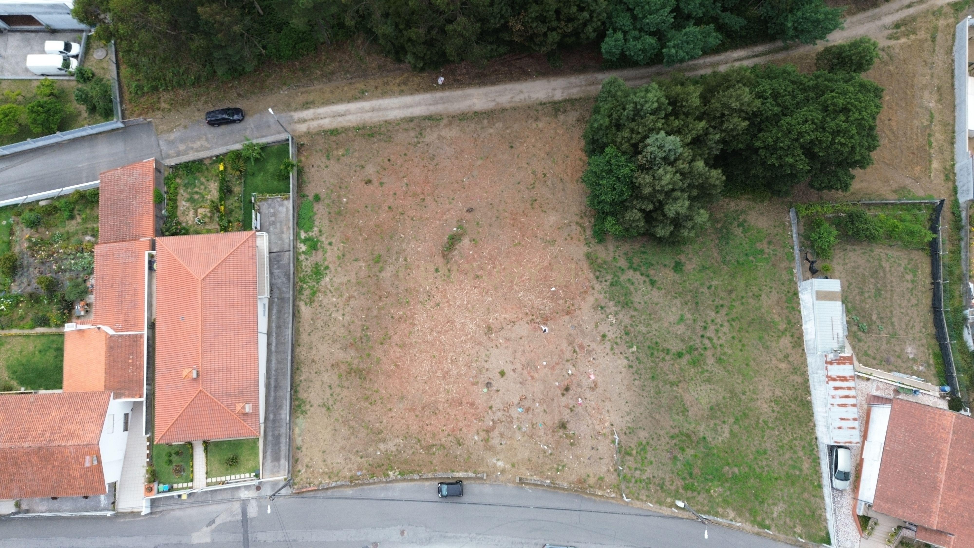Fotografia 4 de Terreno para Construção de 3 Moradias Geminadas com Projeto Aprovado | Vista Mar