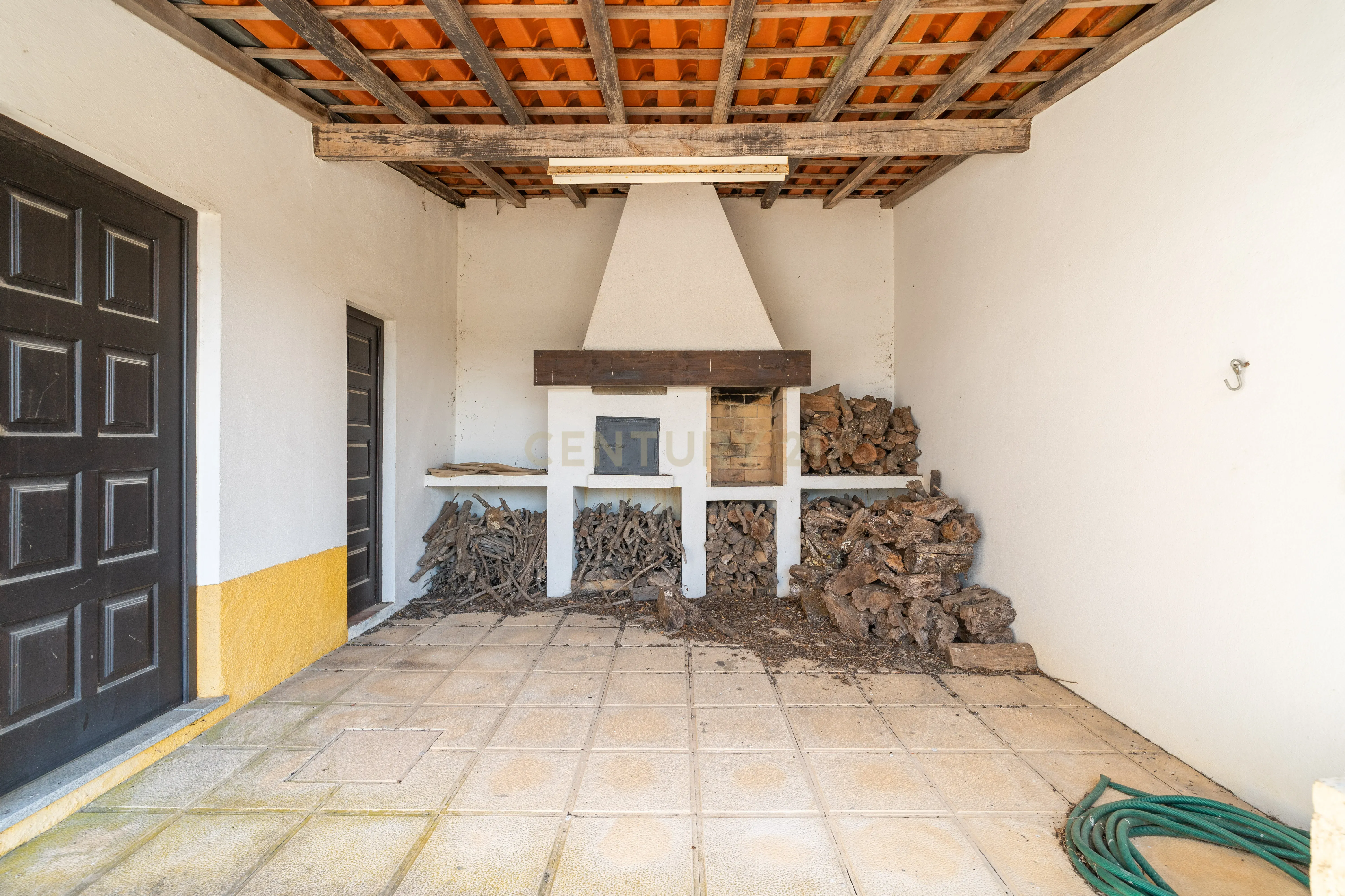 Moradia c/ Terreno e Garagem na Chapinheira - Image 3