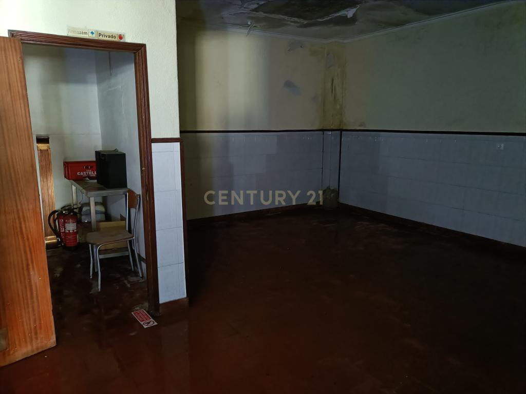 Espaço Comercial na Rua Passos Manuel, Alhandra - Image 11