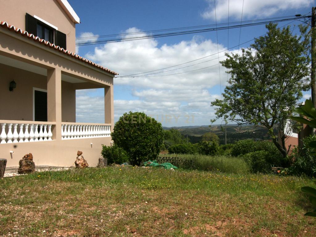 Propriedade de estilo tradicional T3+1, anexo e lote de 8080 m2 em Portela, São Bartolomeu de Messines - Image 2