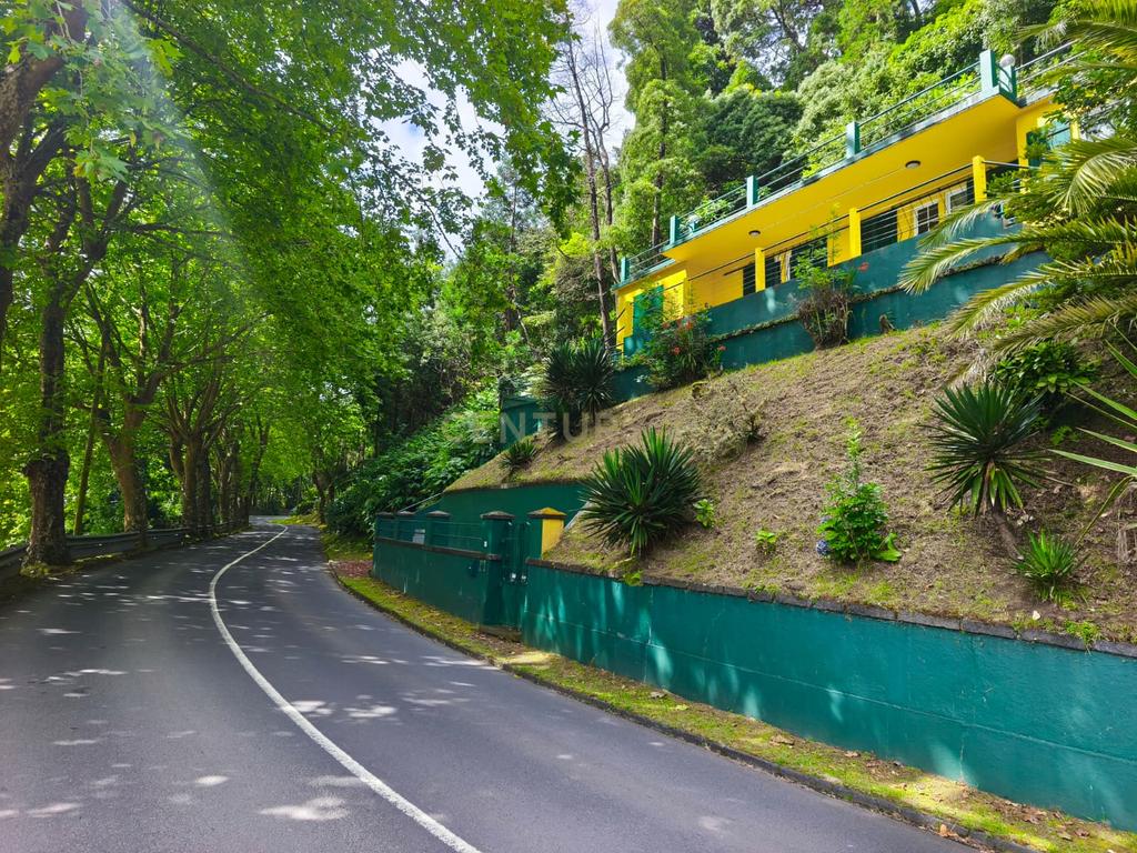 Moradia T2 com Vista Panorâmica sobre as Furnas | Excelente Oportunidade de Investimento - Image 22