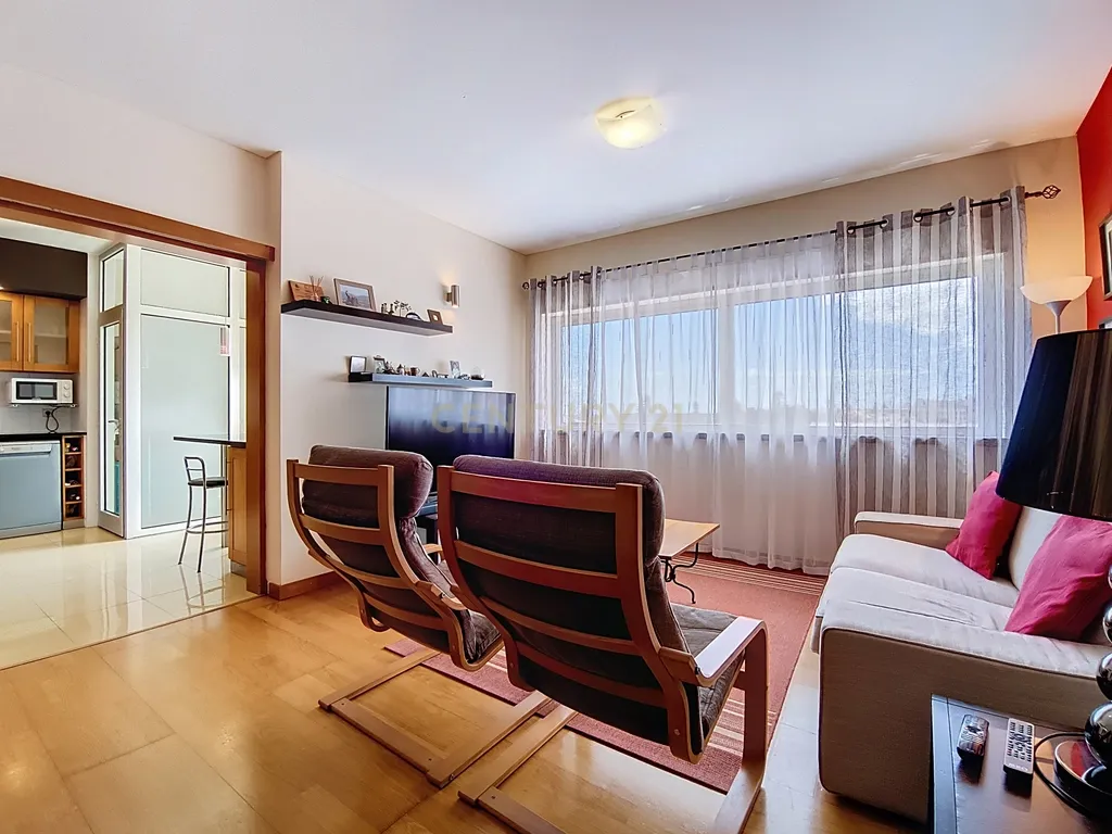 Apartamento T2 em Ponta Delgada com Garagem e Varanda - Image 9