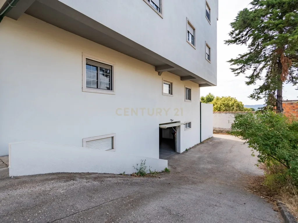 Moderno T1 em Lousã, quase novo e pronto a habitar - Image 34