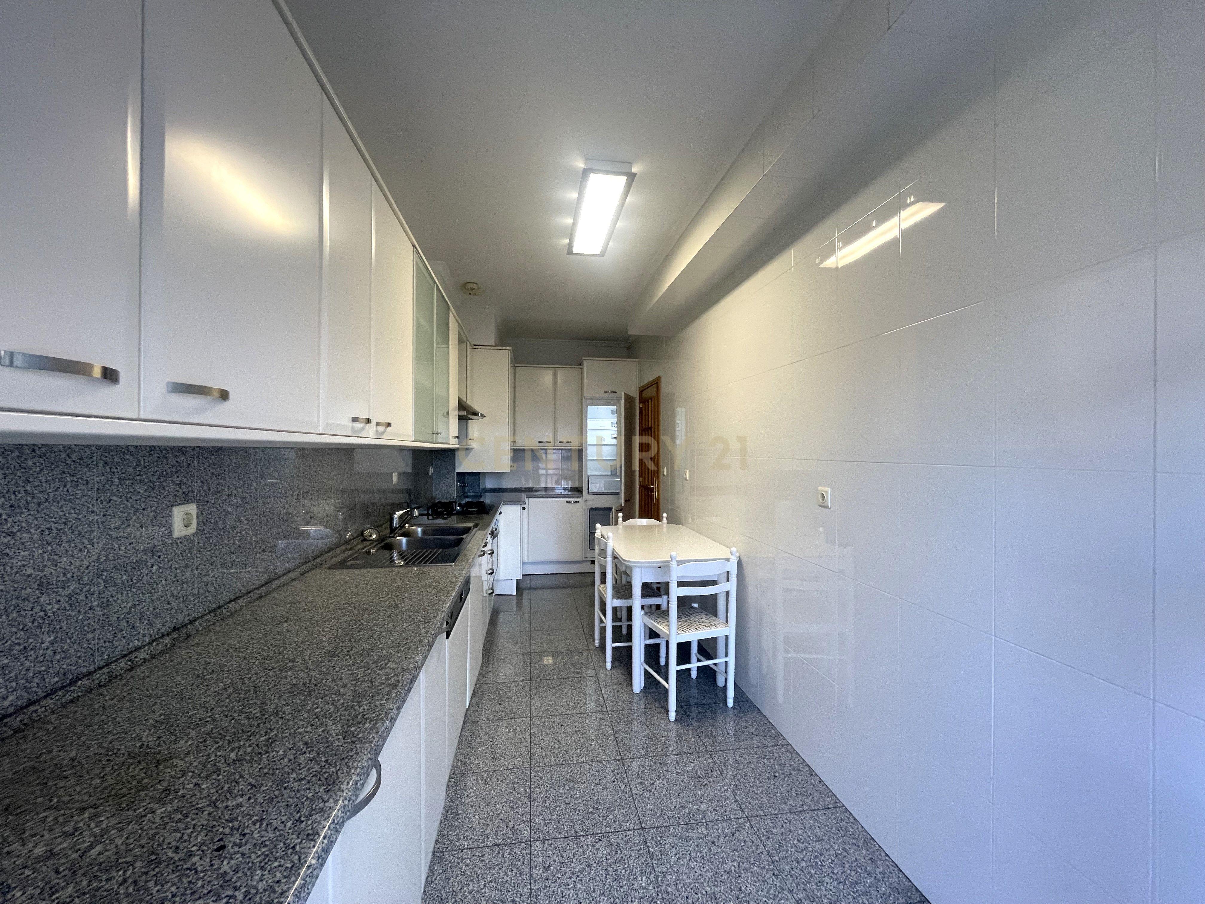T1 para Arrendamento em Telheiras – 88 m² com Box, Arrecadação e Excelentes Acabamentos - Image 3
