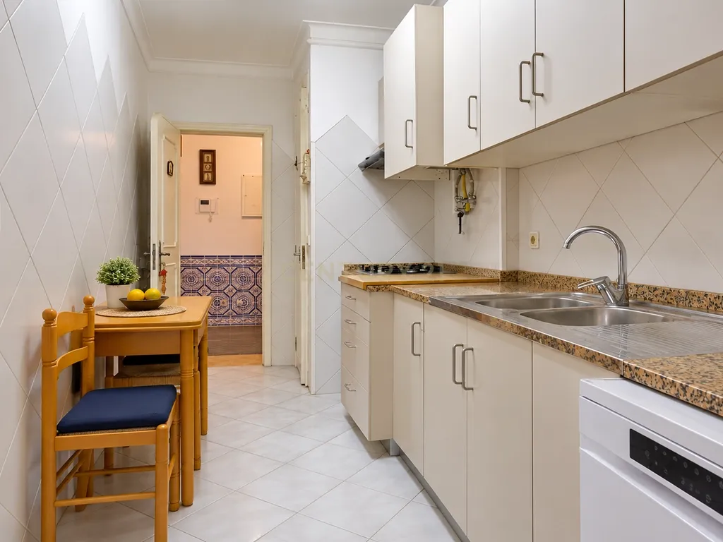 Apartamento T1 com Terraço, Sto António Caparica - Image 5