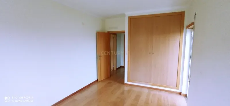 Apartamento T2 com arrecadação e lugar de garagem no Montijo. - Image 8