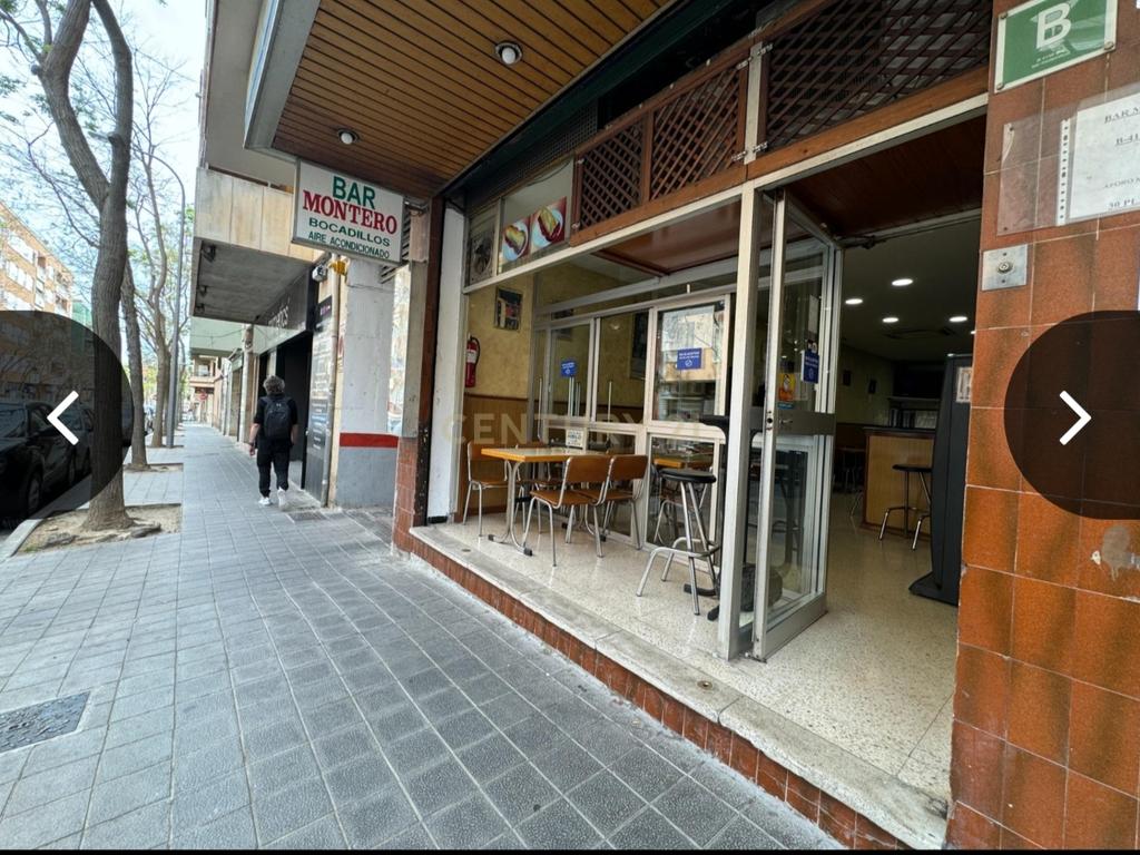 Vende-se espaço comercial na Rua Francesc Martí i Mora, 63 - Image 2