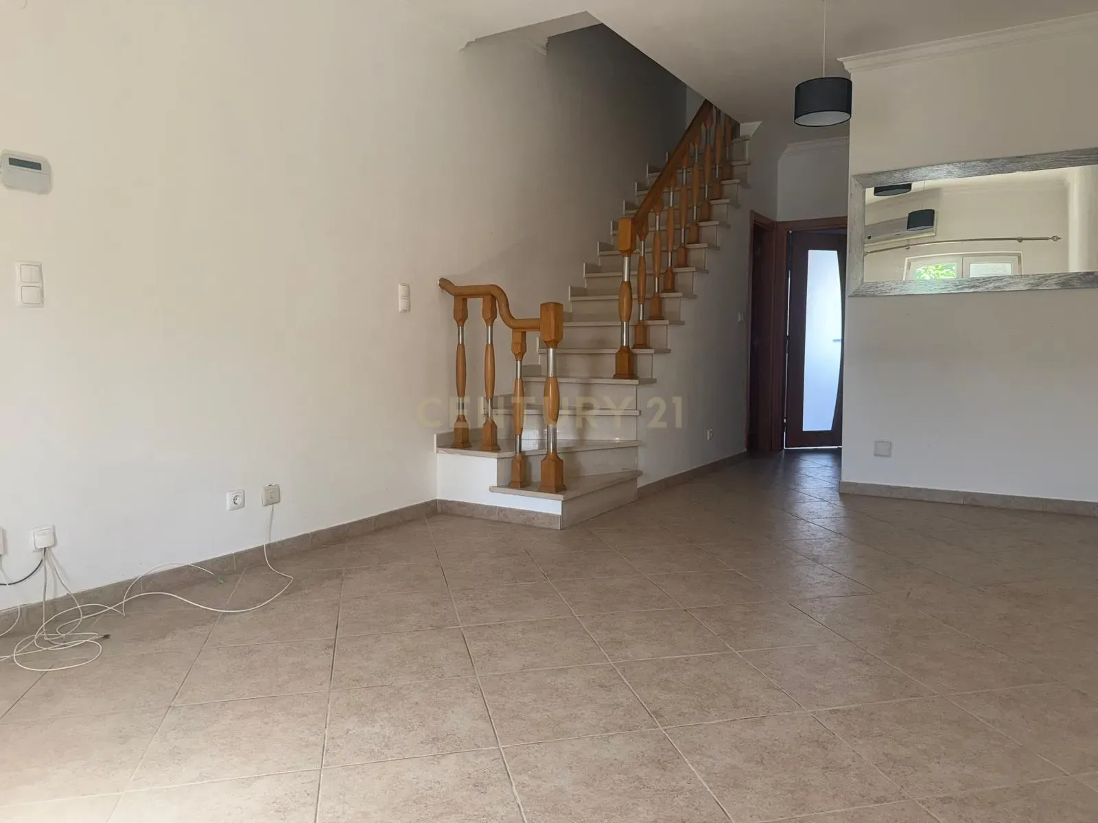 Quinta do Conde - Moradia em Banda 4 assoalhadas para arrendamento - Image 8