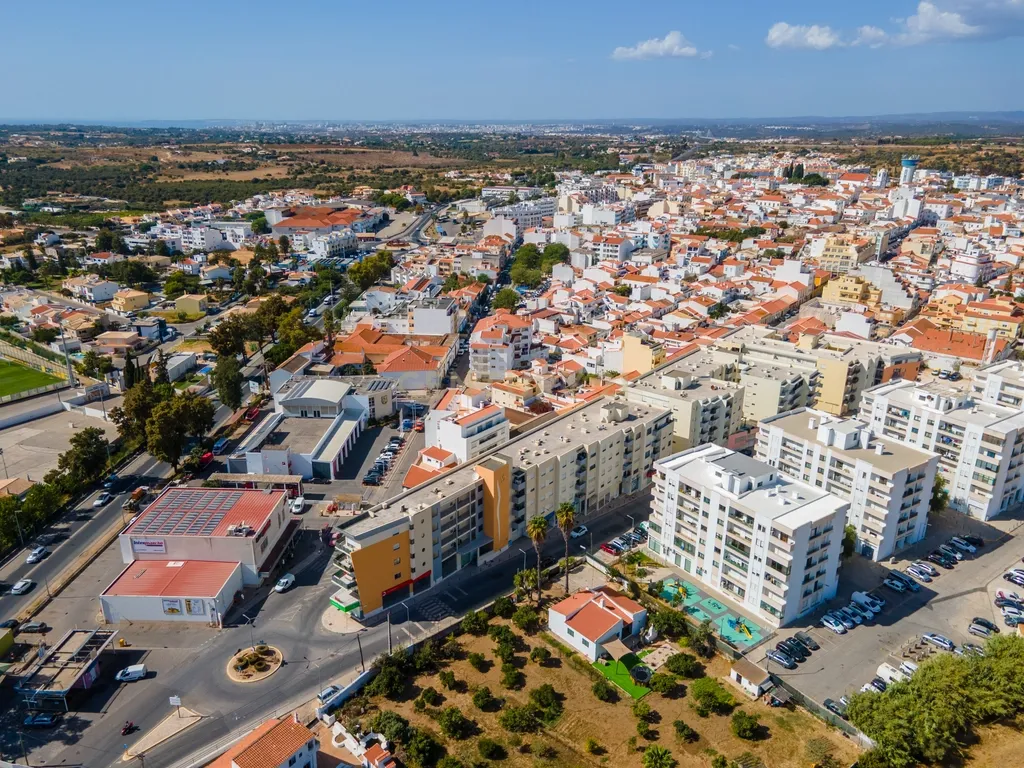 Excelente T3 em Lagoa | Localização Privilegiada perto de Tudo - Image 40