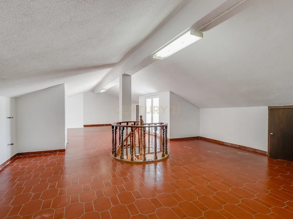 Moradia tradicional com 6 quartos, vista mar e piscina – Jardins da Parede - Image 60