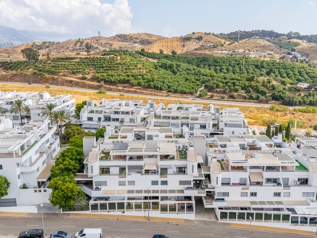 🌅 Charmosa Penthouse com Grande Solário Privativo em La Cala de Mijas - Image 48