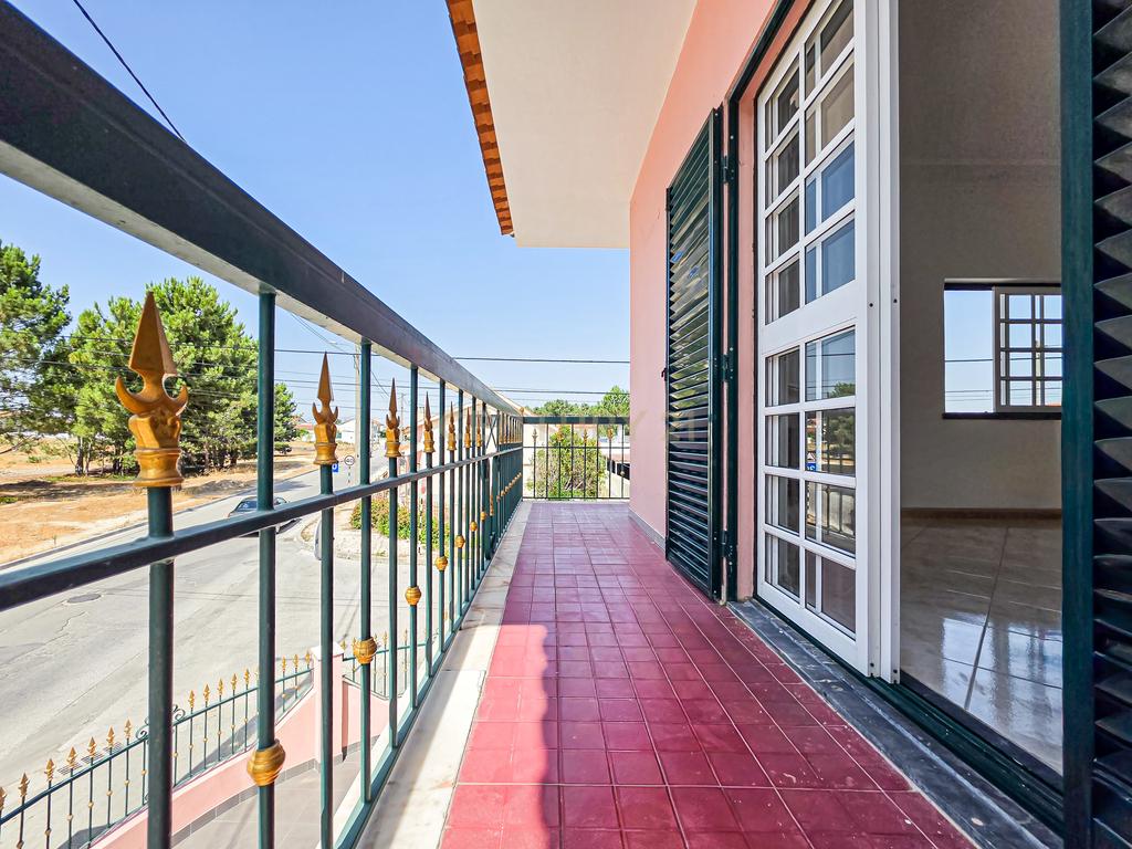 Moradia T3 + Loja em Fernão Ferro, Seixal - Oportunidade Única! - Image 41