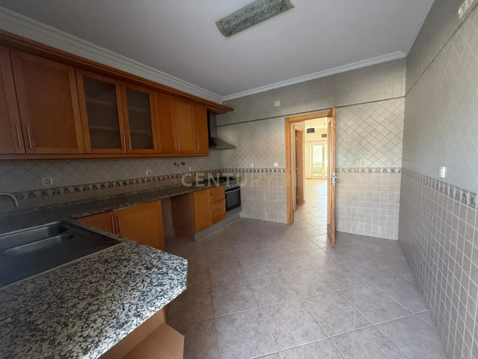 Quinta do Conde - Moradia em Banda 4 assoalhadas para arrendamento - Image 14