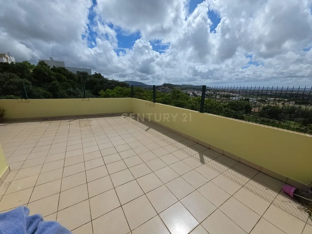 Apartamento Duplex T5 no centro de Palmela - Image 6