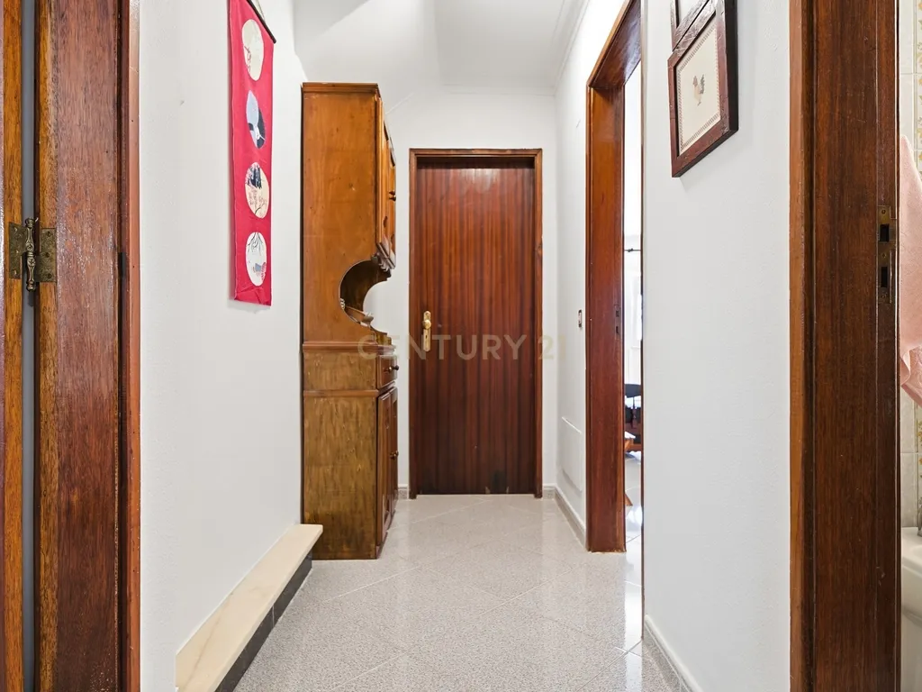 T1 , rés do chão de moradia para arrendamento - Image 15