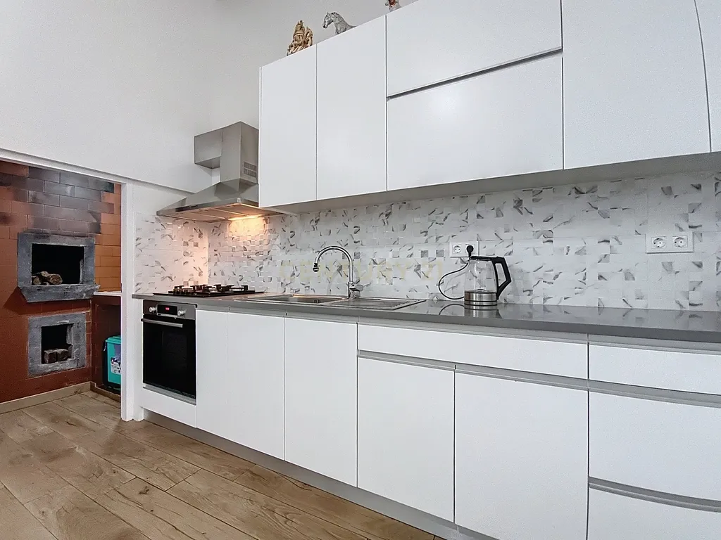 Encantadora Moradia T2 com Jardim em Ponta Delgada - Image 5