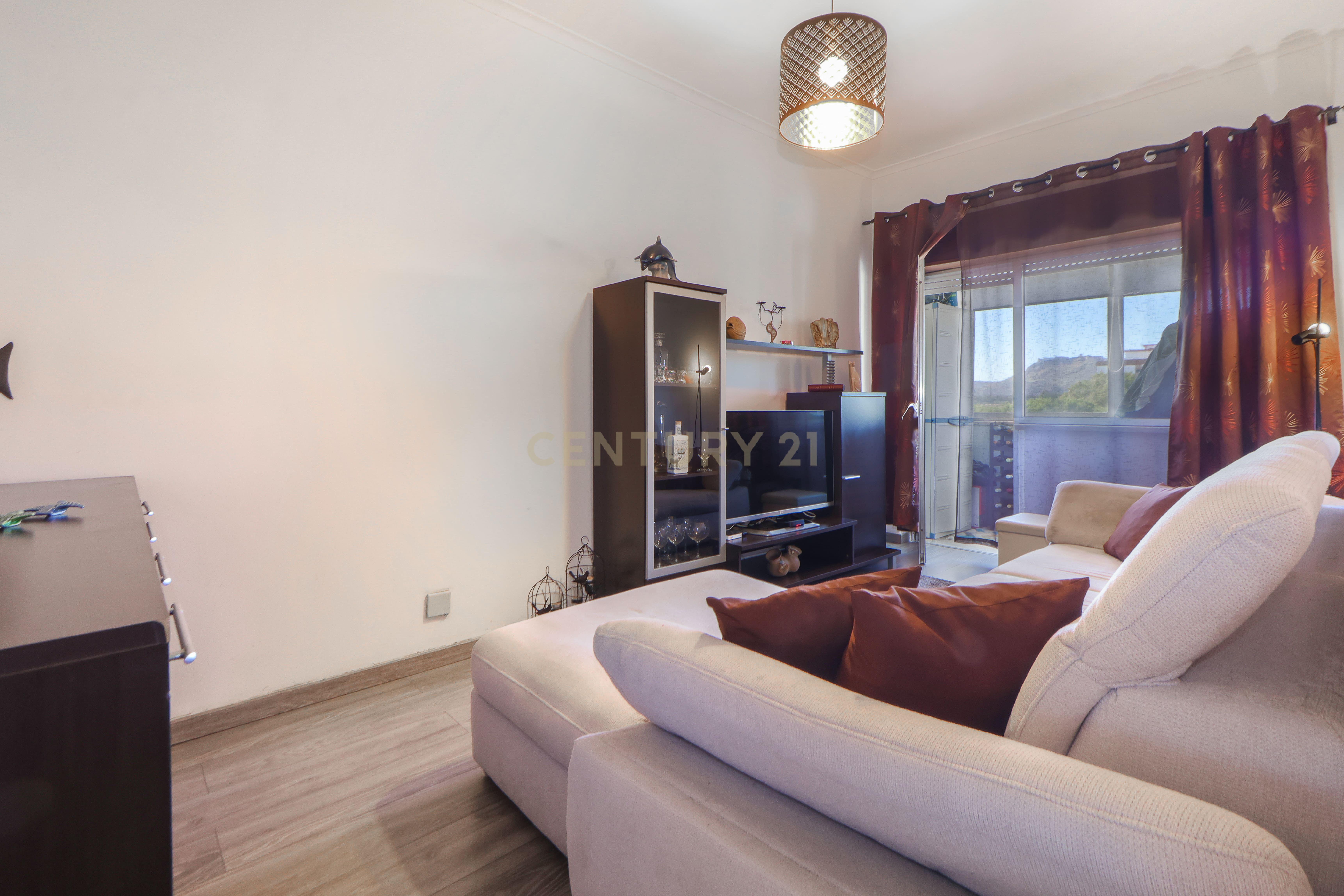 Fotografia 4 de Apartamento T2 em zona central inserido em prédio com 2 elevadores | Praceta da Meia Laranja, Setúbal