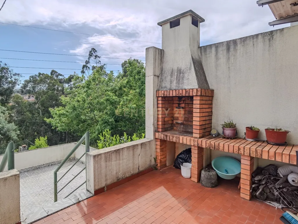 Moradia Bifamiliar T3+T3 em São Pedro da cova – Espaço, Tranquilidade e Conforto - Image 76